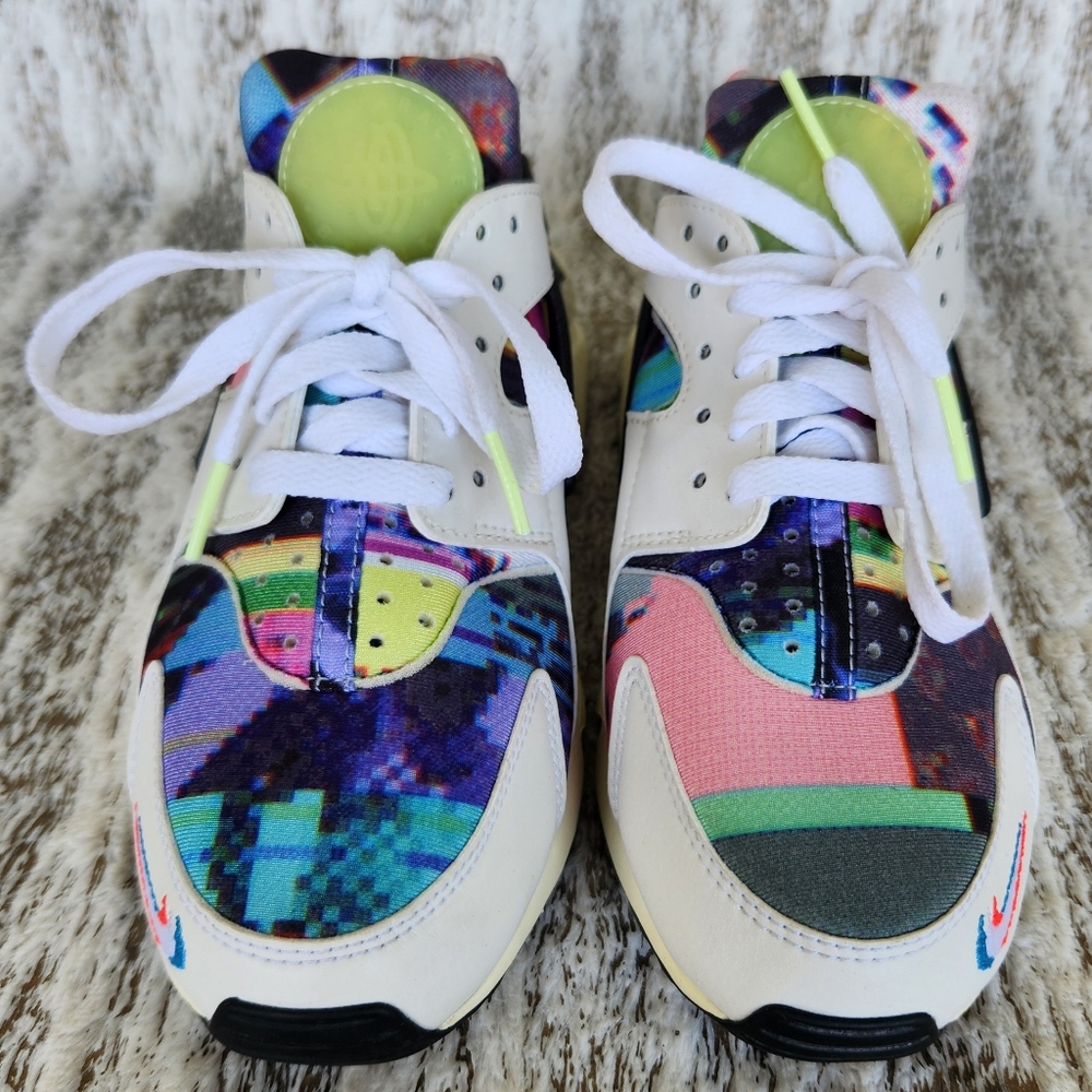 Nike "Air Huarache SE" Multicolor Pixel Graphic Sneaker Shoe | Women’s Size 7 - Picture 4 of 12